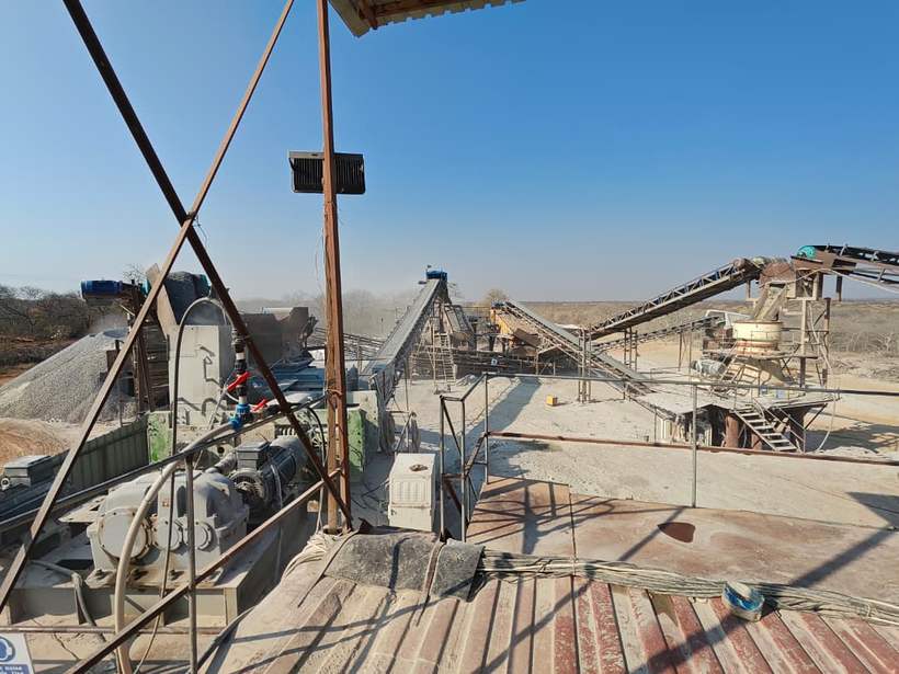 Crushing plant and conveyor structures